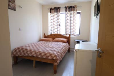 En-suite double bedroom with shared kitchen Main Photo