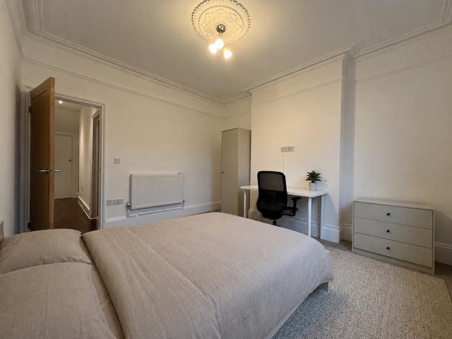Spacious Double Room. 20% Off First Month. Main Photo