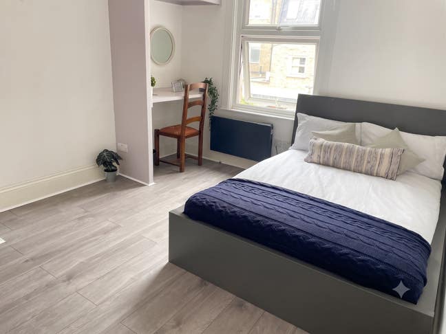 🌿 Fulham- Double with Good Storage + Desk for Wfh Main Photo