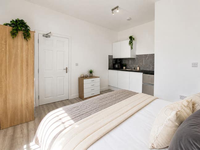 Spacious Ensuite Studio – Bills Included Main Photo