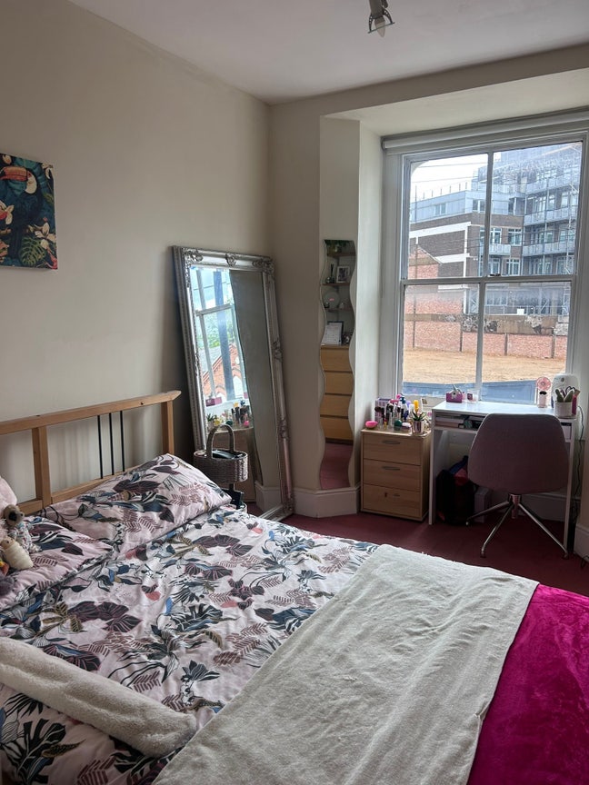 2 Rooms to Rent in Shared House  Main Photo
