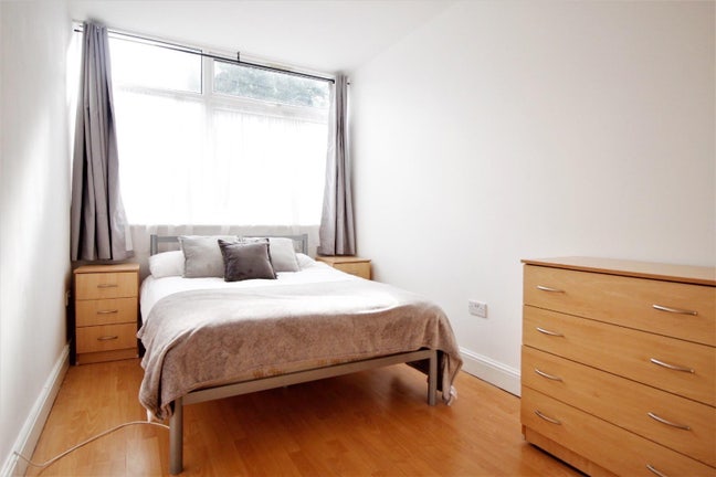 🏡 Large Double Room in Modern West Ealing Home ✨ Main Photo