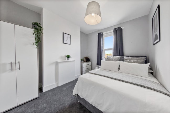 💗Large Double All Female West Ealing Home✨ Main Photo