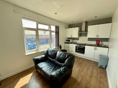 🏡 Modern 1-Bedroom Fully Furnished Flat | CV6 Main Photo
