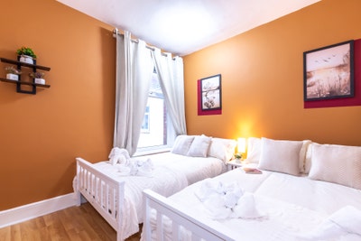 Luxury 3-Bed House in Fawcett Rd, Southsea PO4! Main Photo