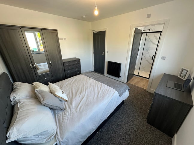 Stunning 6-Bedroom All-Ensuite HMO - All Bills Main Photo