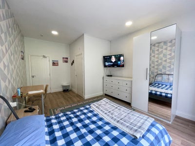 Stunning Luxury En-Suite Rooms with Tv  Main Photo