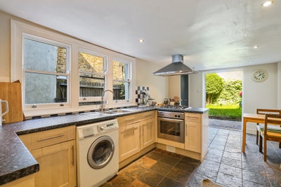 1 Double bedroom in Clapham North house Main Photo