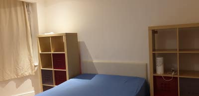 Large, clean double bedroom in a familly house. Main Photo