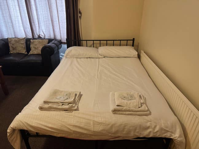 Modern Double Flats at Woodfield Lodge Apartments  Main Photo