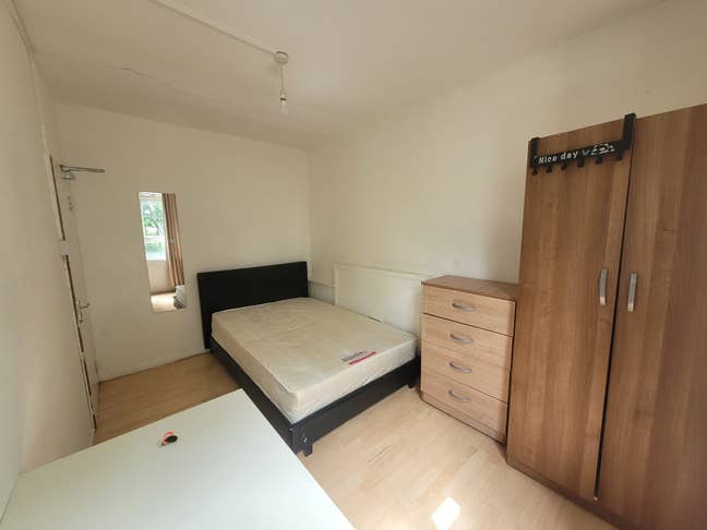 Double Bedroom Located in Mile End E1 Main Photo