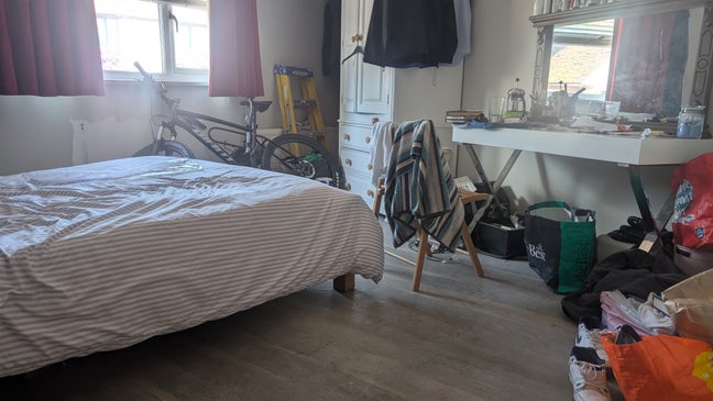 Double bedroom with ensuite - good location quiet  Main Photo