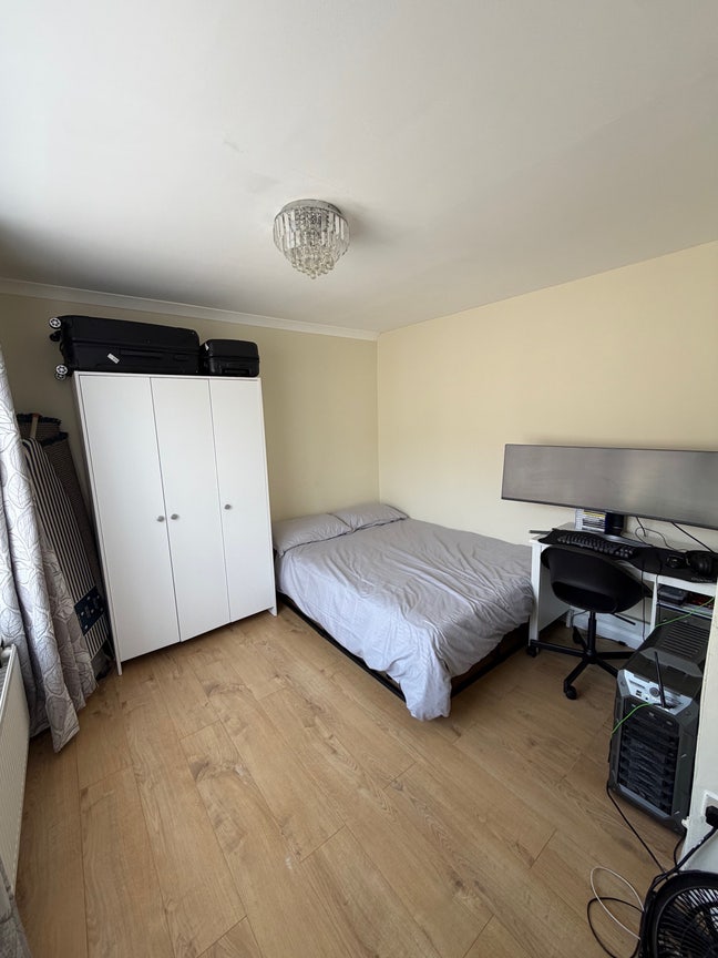 Ground floor double room- Bills included  Main Photo
