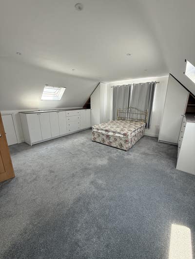 Large Double En-suite Room to Rent Main Photo