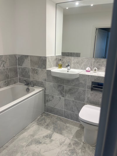 Large double room with exclusive bathroom Main Photo