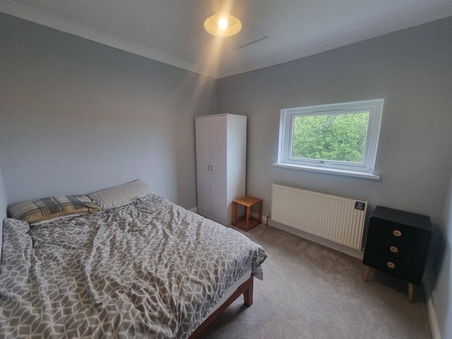 Quiet Double Bedroom Available in a Friendly 4-Bed Main Photo
