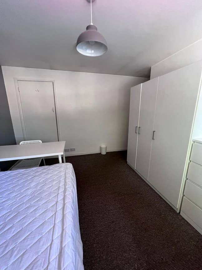 Student Room Available Now - All Bills Included Main Photo