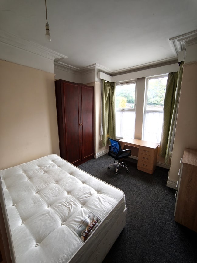  Spacious Furnished 7 BedHouse in Headingley Leeds Main Photo