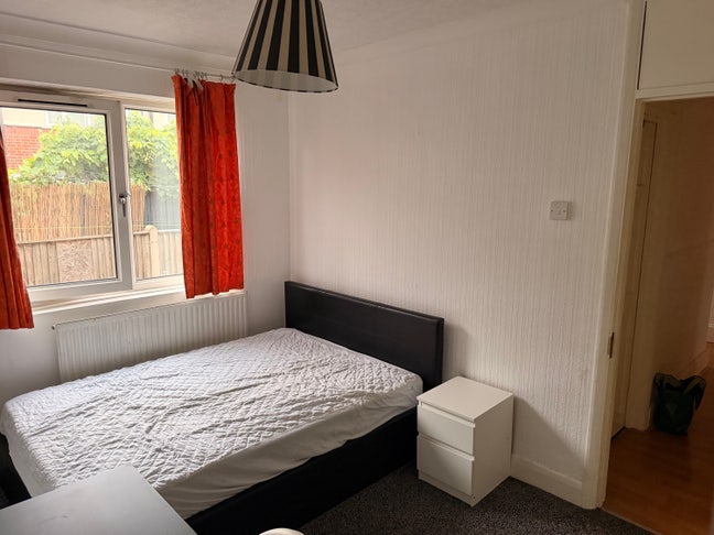Comfortable double room available. Main Photo