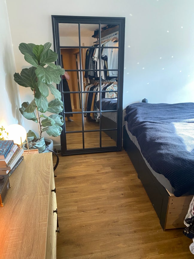 Sub let double room with own bathroom Main Photo