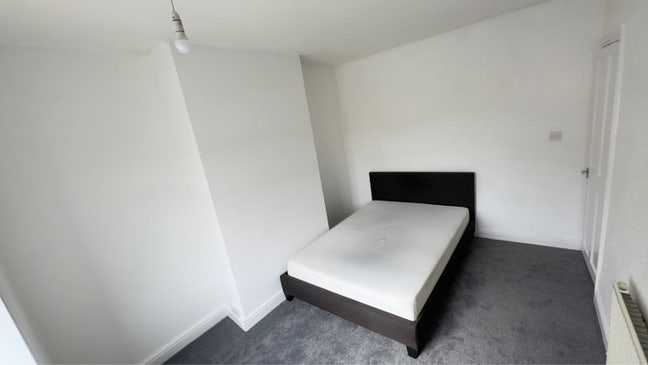 One big double room available for girl only Main Photo