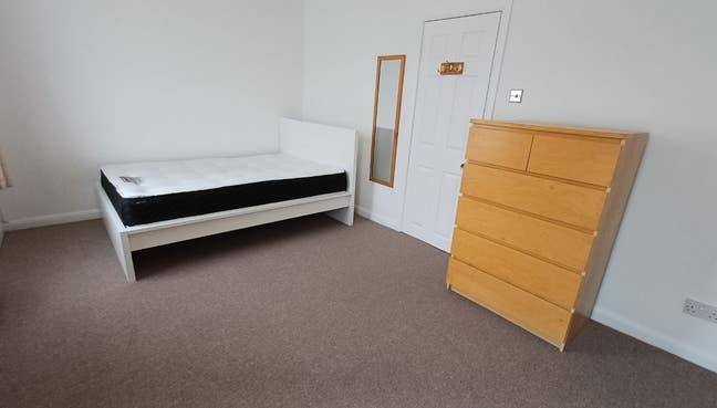 &pound;800 Double Room No Bills No Deposit Main Photo