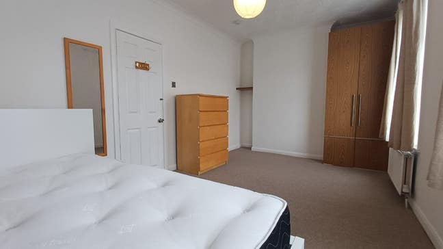 &pound;800 Double Room No Bills No Deposit Main Photo
