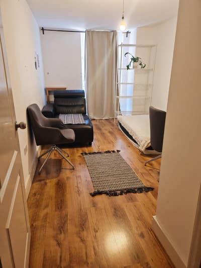 Double room, 3 minutes walk from Wood Green Main Photo