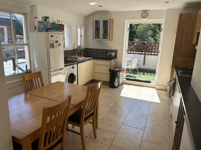 Large Room available in Tooting Bec Main Photo