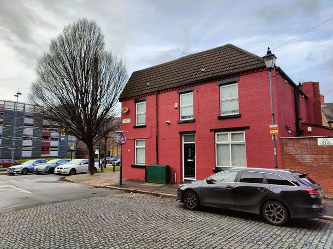En suite room available opp Royal Hospital &pound;525pcm Main Photo