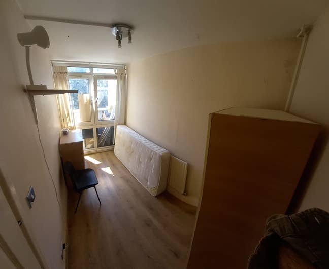 Single Room Main Photo