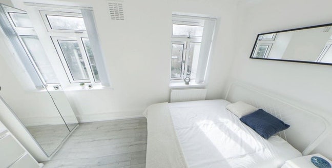 Double Room with en suite available from September Main Photo