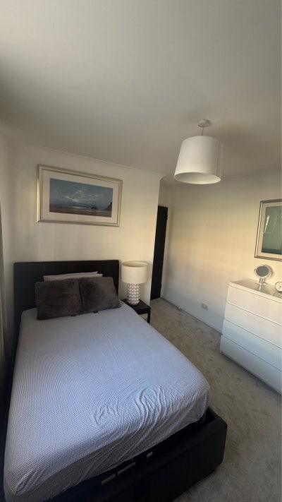 Women Preferred – Clean & Peaceful Room to Rent Main Photo