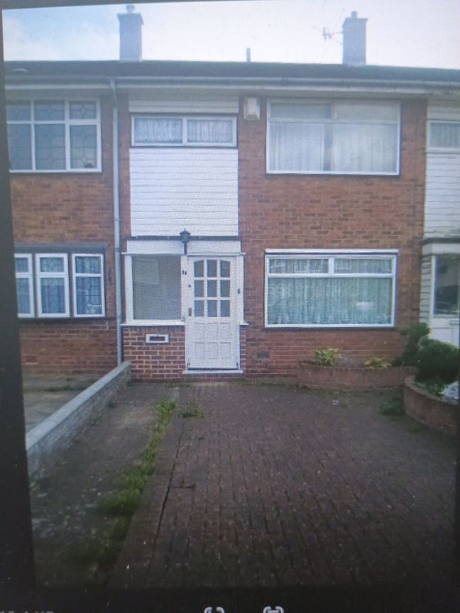 Single Room in RM12 Main Photo