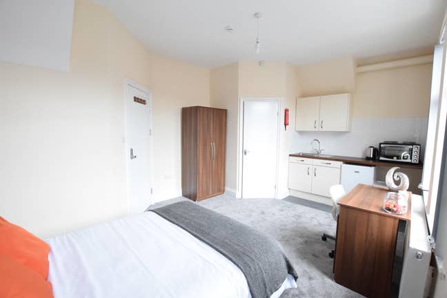 Coming soon Studio Room Bills INC Main Photo
