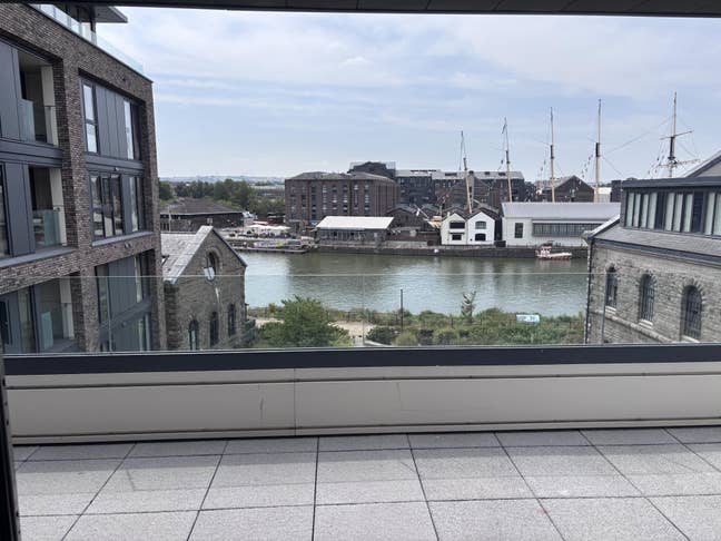 Dble Rm Private Bathroom in Harbourside Penthouse Main Photo