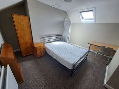 URGENT: Student room available in shared house Main Photo