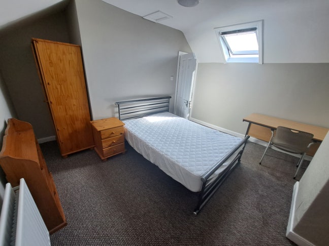 URGENT: Student room available in shared house Main Photo