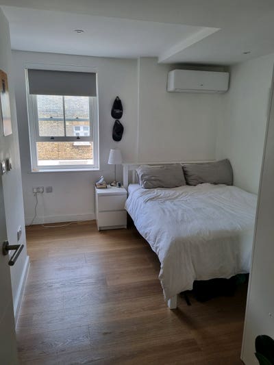 Room for Rent - &pound;1000 p/m with ensuite, AC/heating Main Photo