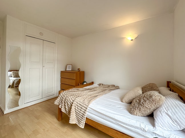 Whole Flat of 4 bedrooms available in Abbey Rd Main Photo