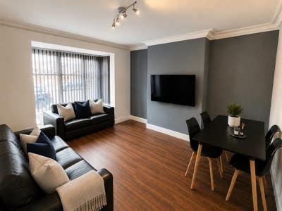 Professional houseshare Headingley - Available NOW Main Photo