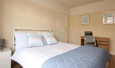 Spacious double room close to Oxford Business Park Main Photo