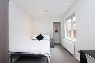 Carr Lane | Ensuite Room | Newly Refurbished Main Photo