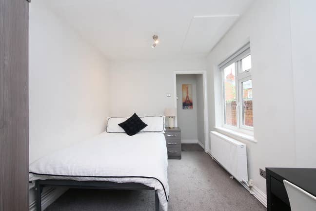 Carr Lane | Ensuite Room | Newly Refurbished Main Photo