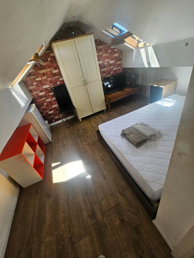 Beautiful Rooms In a stunning new house 7 Sister Main Photo