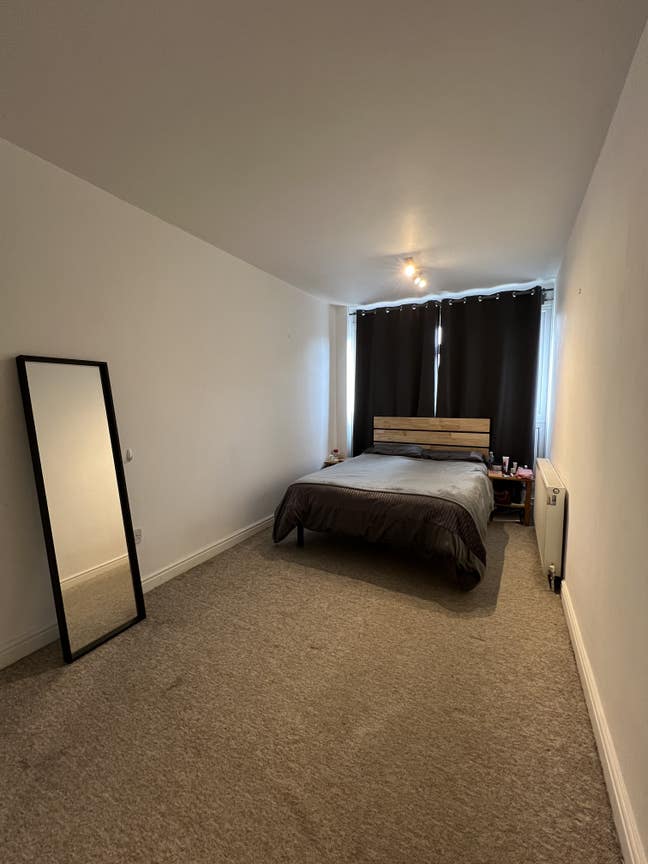 Double Bedroom Available  Main Photo