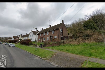 DSS-Studio Flat Available in Reigate Banstead SM7 Main Photo
