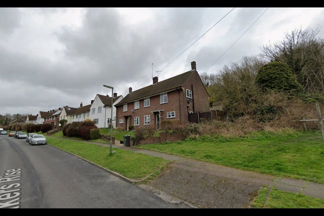 DSS-Studio Flat Available in Reigate Banstead SM7 Main Photo