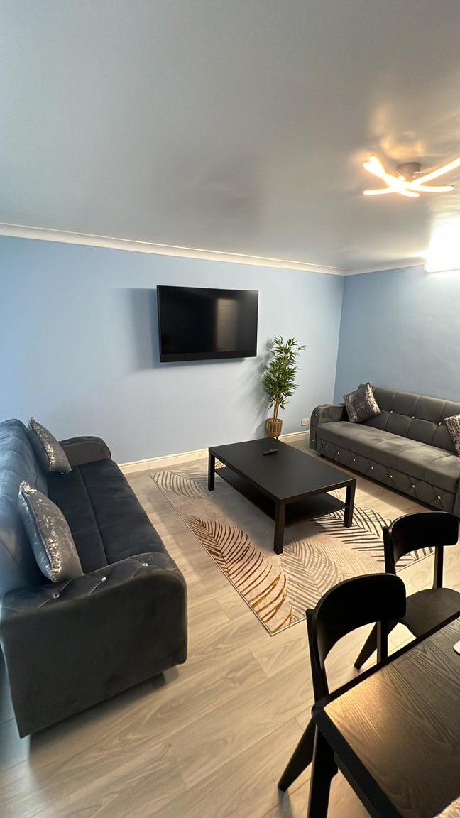 Double bedroom available  Main Photo