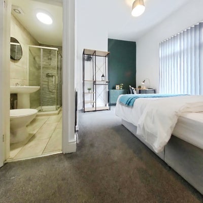 Anfield, Liverpool - en-suite room available Main Photo